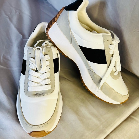 DV by Dolce Vita Shoes - NWOT Womens DV by Dolce Vita White Black Beige Athletic Sneakers size 7.5